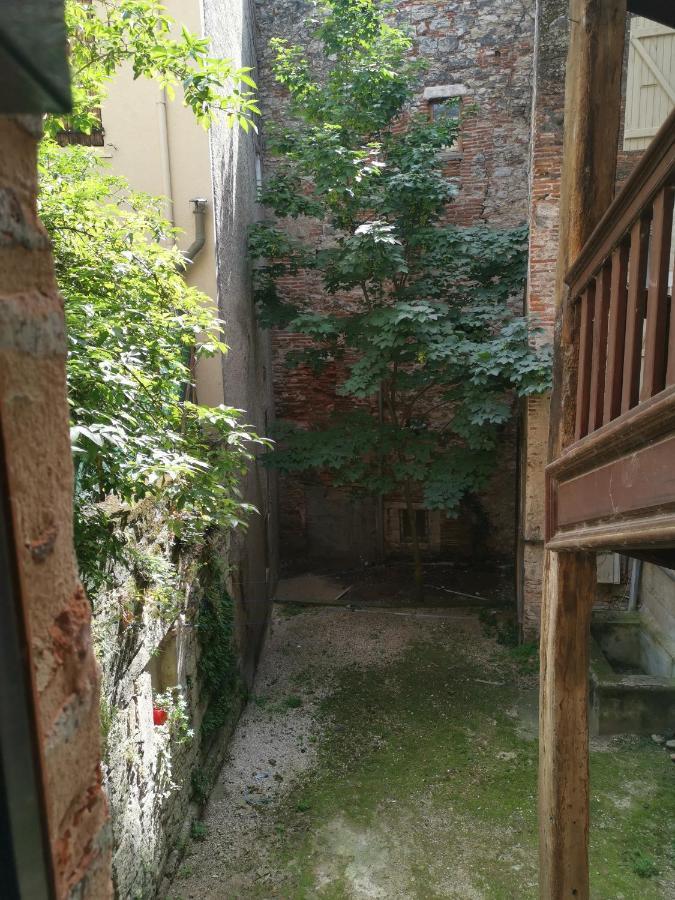 Beau STUDIO rénové lumineux , calme , wifi Apartamento Cahors Exterior foto